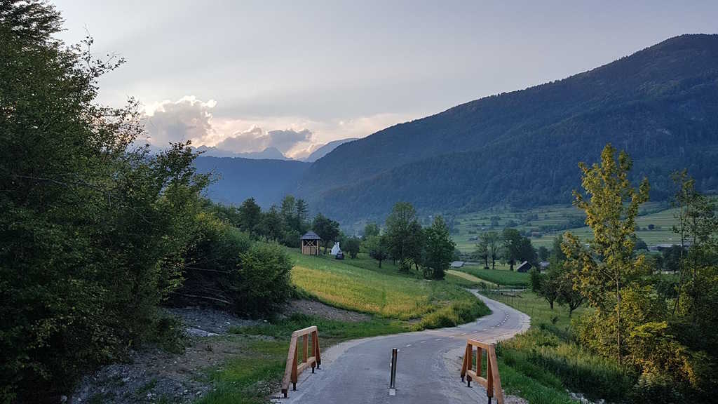 OBJEM NARAVE 1 Mina Kunstelj Zvok tišine zvoktisine.si